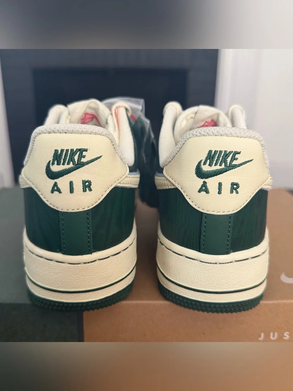 Nike Air Force 1 x LAAMS “Please Post Bills” - Mens Size 6.5 - (IM6604-323)